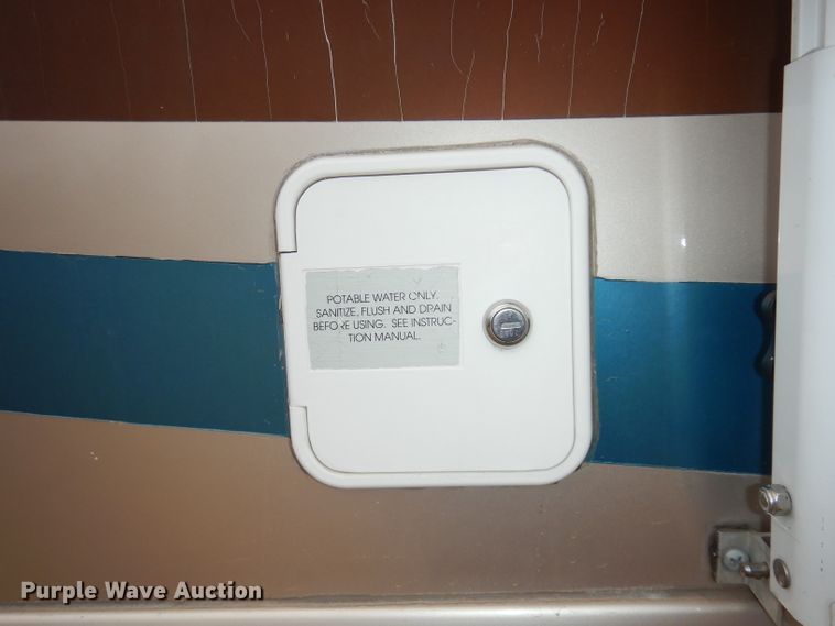 image for item DN1514 2000 Freightliner Fleetwood Discovery  RV