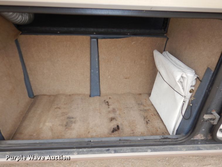 image for item DN1514 2000 Freightliner Fleetwood Discovery  RV