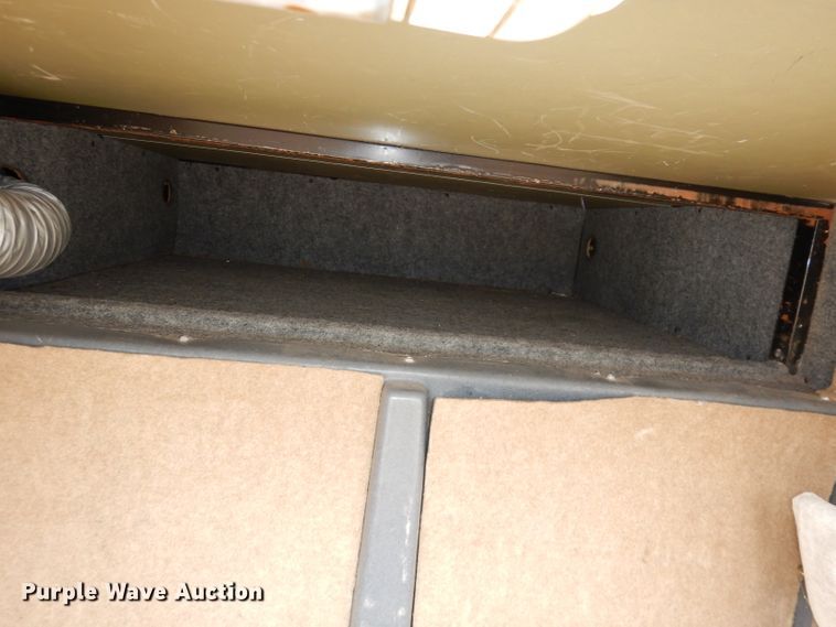 image for item DN1514 2000 Freightliner Fleetwood Discovery  RV