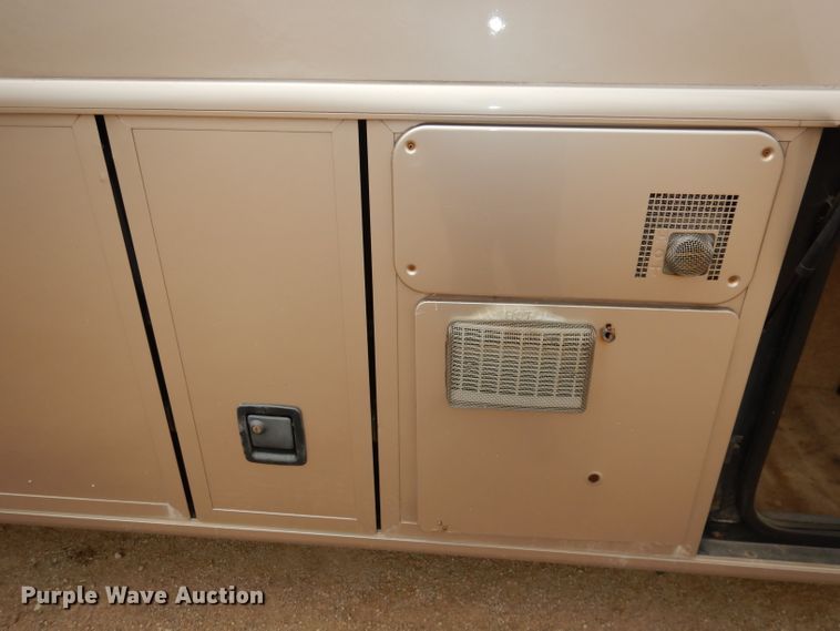 image for item DN1514 2000 Freightliner Fleetwood Discovery  RV