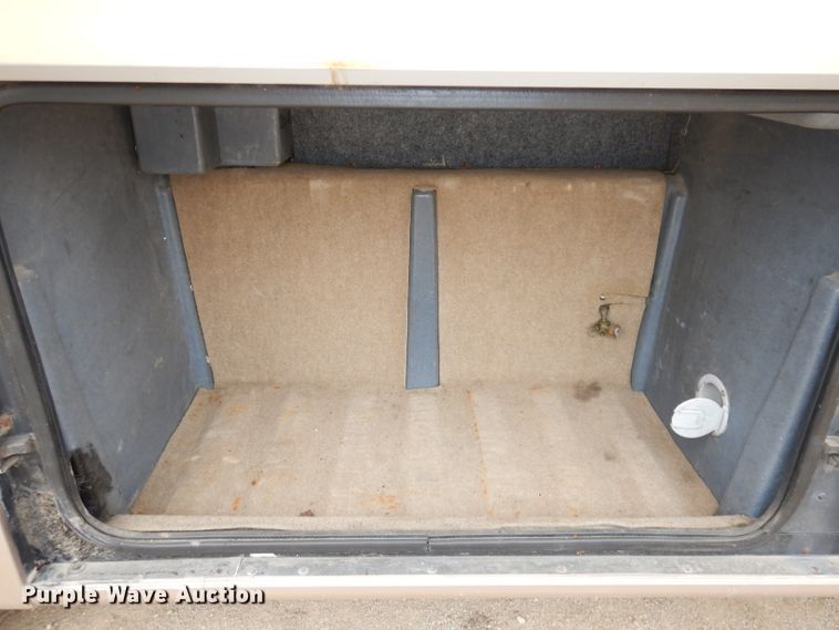 image for item DN1514 2000 Freightliner Fleetwood Discovery  RV