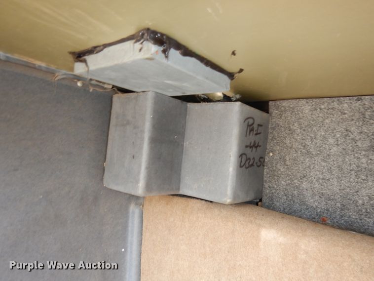 image for item DN1514 2000 Freightliner Fleetwood Discovery  RV