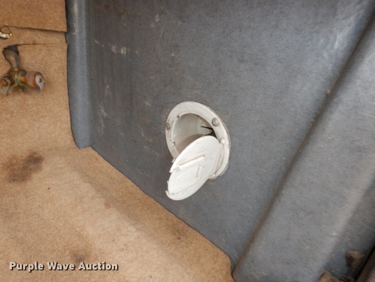 image for item DN1514 2000 Freightliner Fleetwood Discovery  RV