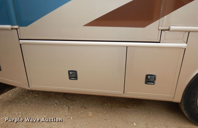 image for item DN1514 2000 Freightliner Fleetwood Discovery  RV