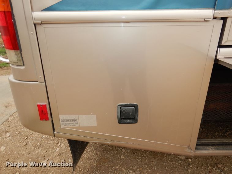 image for item DN1514 2000 Freightliner Fleetwood Discovery  RV