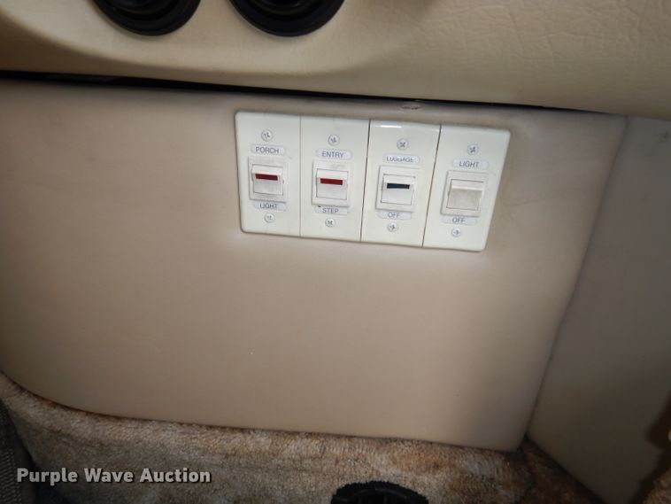 image for item DN1514 2000 Freightliner Fleetwood Discovery  RV