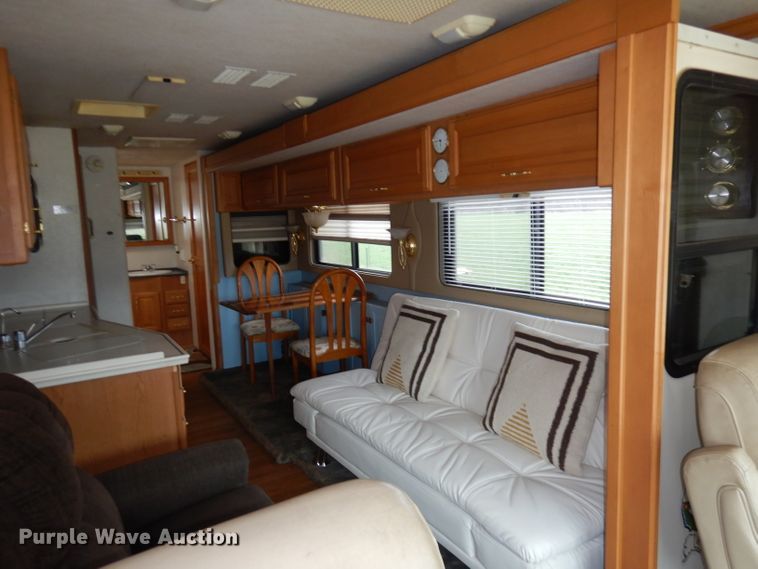 image for item DN1514 2000 Freightliner Fleetwood Discovery  RV