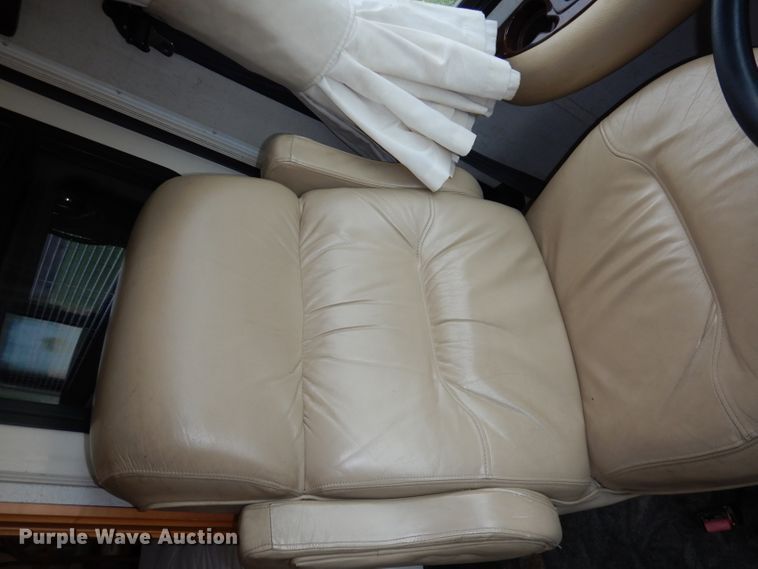 image for item DN1514 2000 Freightliner Fleetwood Discovery  RV