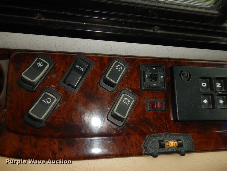 image for item DN1514 2000 Freightliner Fleetwood Discovery  RV