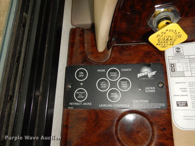 image for item DN1514 2000 Freightliner Fleetwood Discovery  RV