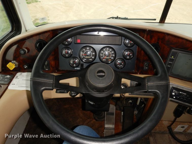 image for item DN1514 2000 Freightliner Fleetwood Discovery  RV