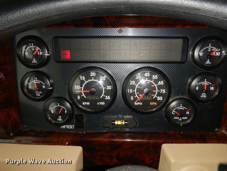 image for item DN1514 2000 Freightliner Fleetwood Discovery  RV