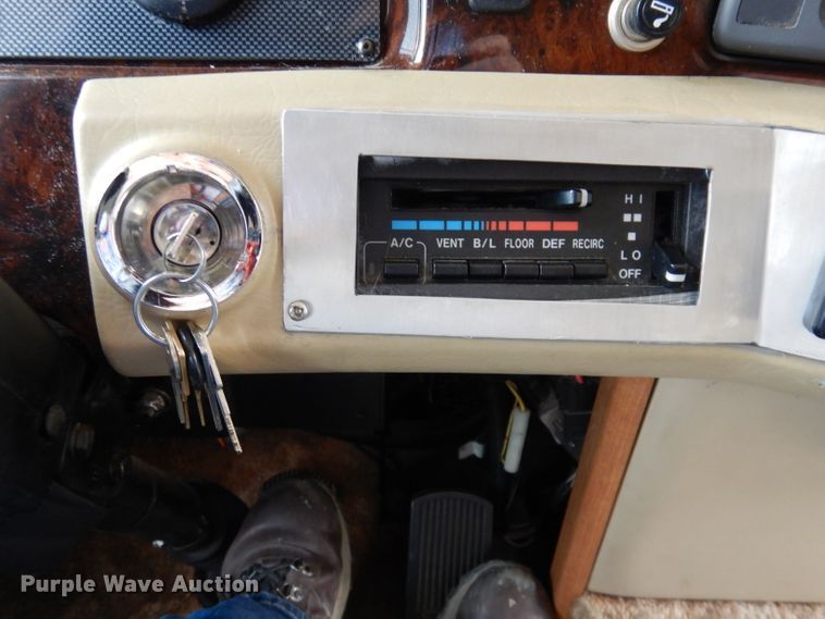 image for item DN1514 2000 Freightliner Fleetwood Discovery  RV