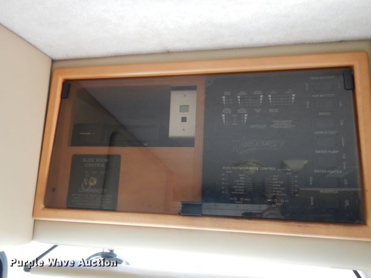 image for item DN1514 2000 Freightliner Fleetwood Discovery  RV