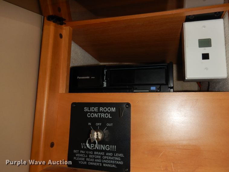 image for item DN1514 2000 Freightliner Fleetwood Discovery  RV