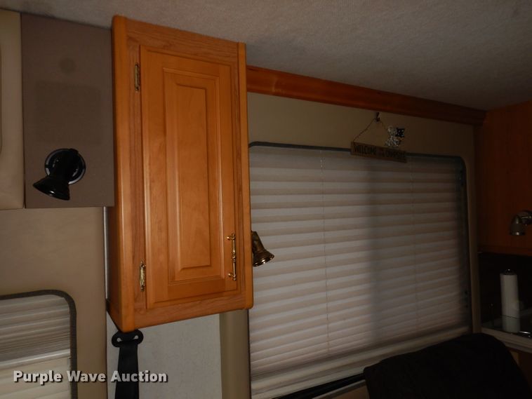 image for item DN1514 2000 Freightliner Fleetwood Discovery  RV