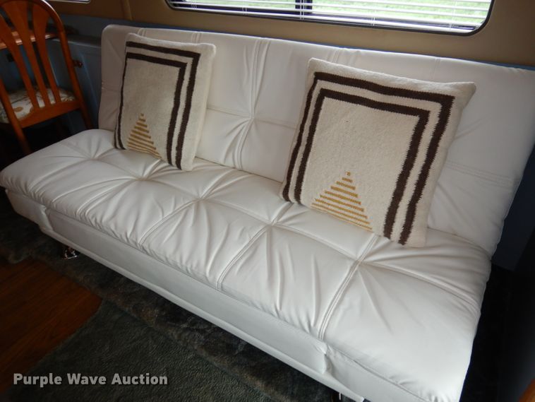 image for item DN1514 2000 Freightliner Fleetwood Discovery  RV