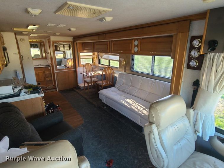 image for item DN1514 2000 Freightliner Fleetwood Discovery  RV