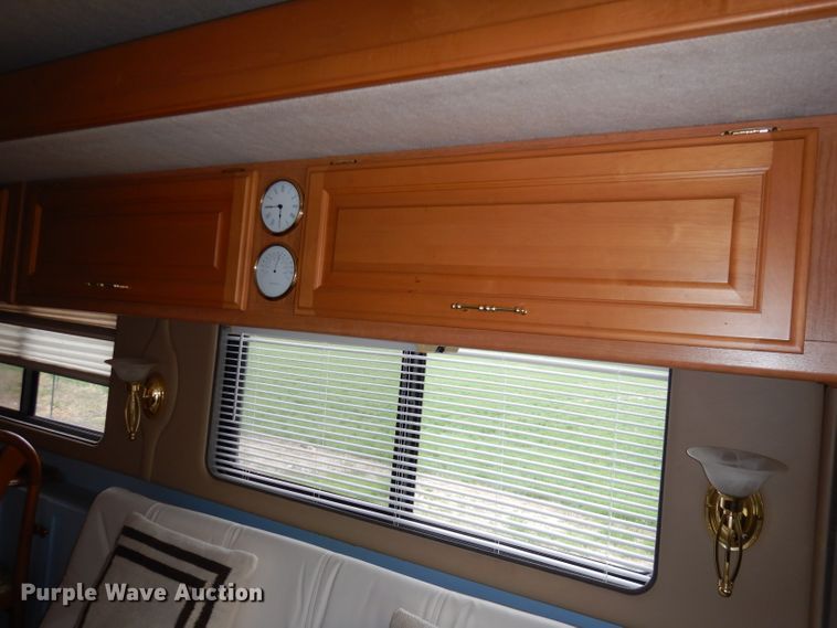 image for item DN1514 2000 Freightliner Fleetwood Discovery  RV