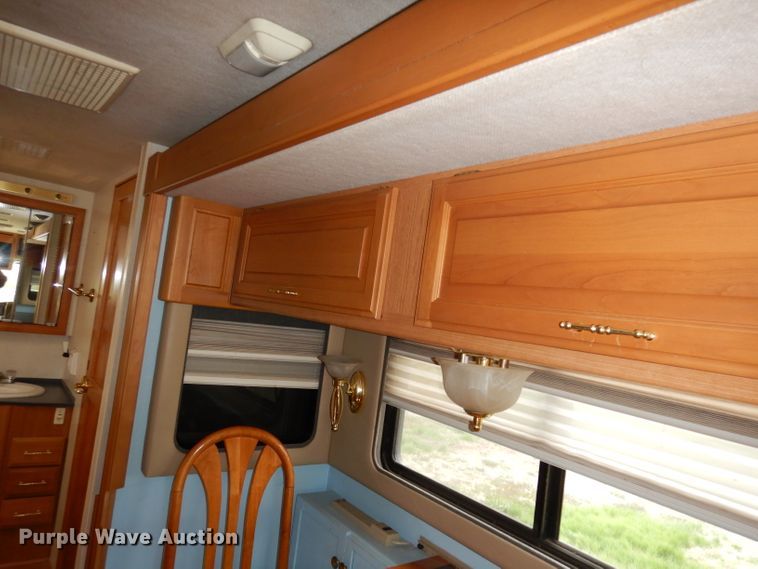 image for item DN1514 2000 Freightliner Fleetwood Discovery  RV