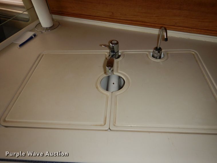 image for item DN1514 2000 Freightliner Fleetwood Discovery  RV