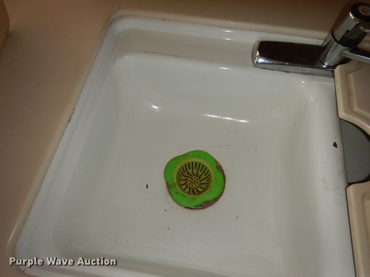 image for item DN1514 2000 Freightliner Fleetwood Discovery  RV