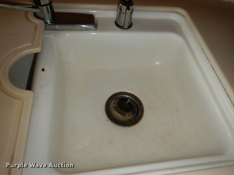 image for item DN1514 2000 Freightliner Fleetwood Discovery  RV