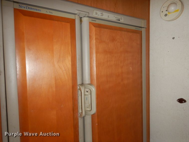 image for item DN1514 2000 Freightliner Fleetwood Discovery  RV