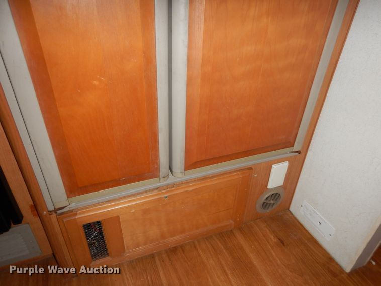 image for item DN1514 2000 Freightliner Fleetwood Discovery  RV