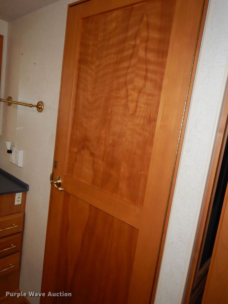 image for item DN1514 2000 Freightliner Fleetwood Discovery  RV