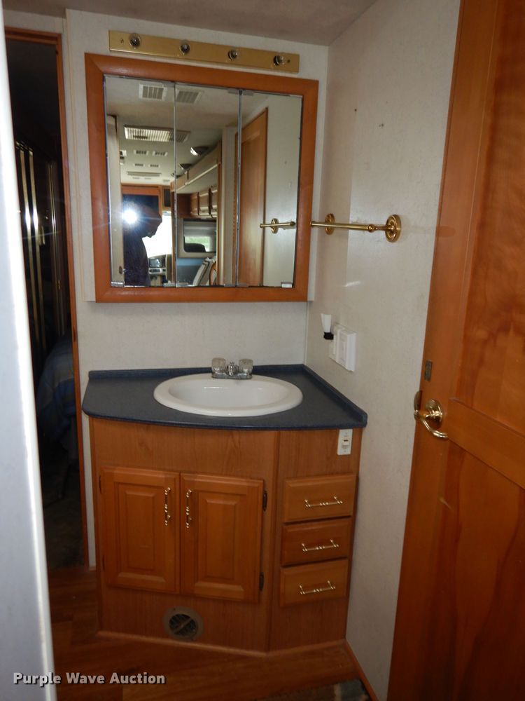 image for item DN1514 2000 Freightliner Fleetwood Discovery  RV