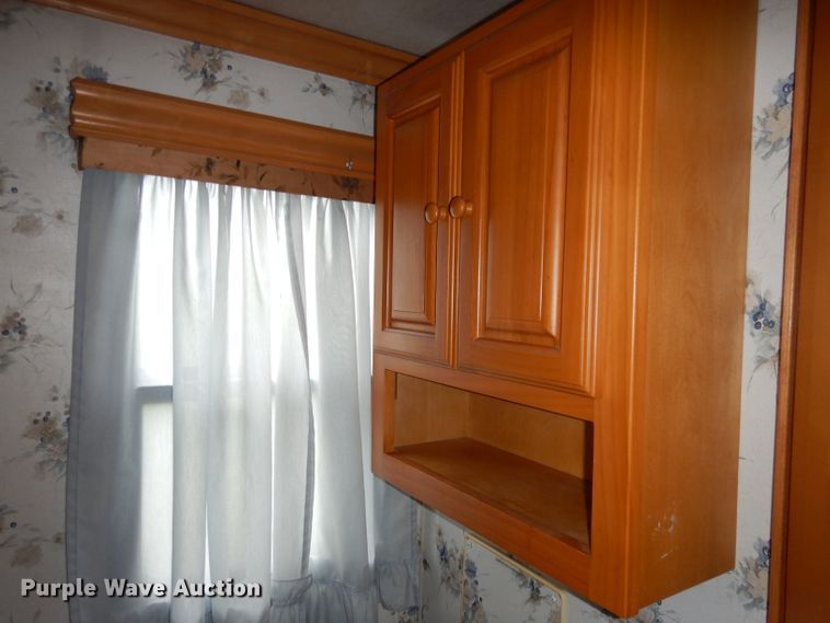 image for item DN1514 2000 Freightliner Fleetwood Discovery  RV