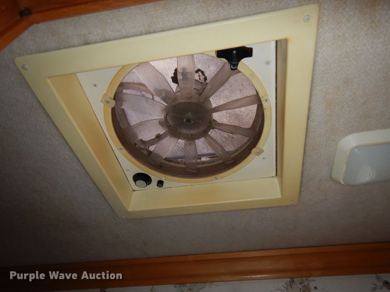 image for item DN1514 2000 Freightliner Fleetwood Discovery  RV