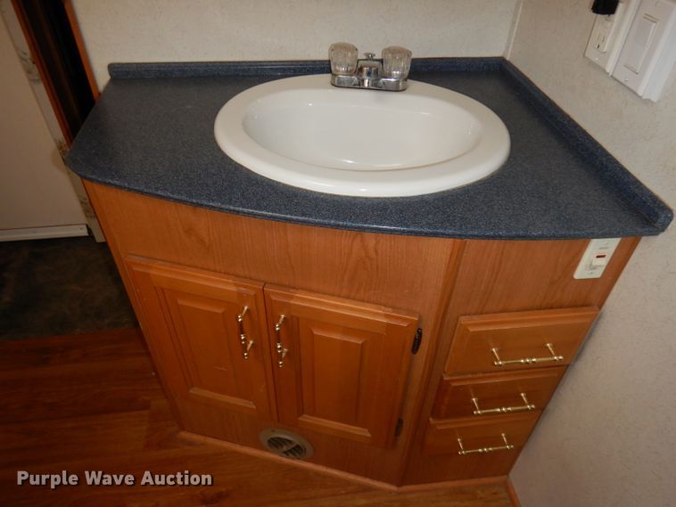 image for item DN1514 2000 Freightliner Fleetwood Discovery  RV