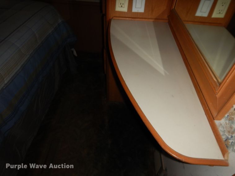 image for item DN1514 2000 Freightliner Fleetwood Discovery  RV