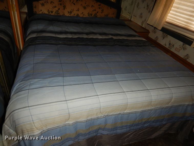 image for item DN1514 2000 Freightliner Fleetwood Discovery  RV