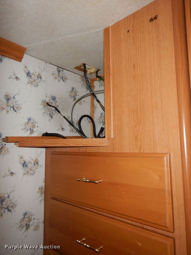 image for item DN1514 2000 Freightliner Fleetwood Discovery  RV