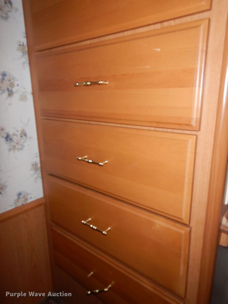 image for item DN1514 2000 Freightliner Fleetwood Discovery  RV