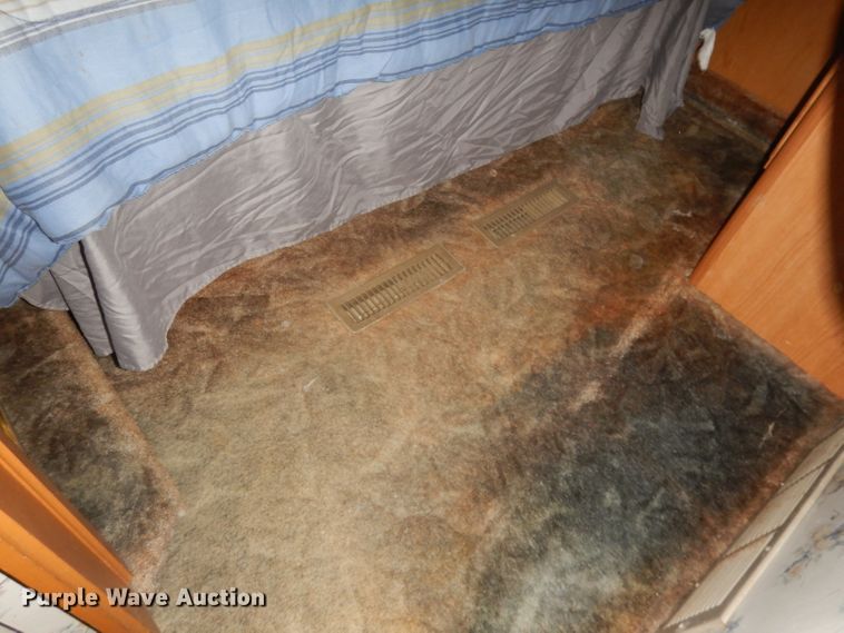 image for item DN1514 2000 Freightliner Fleetwood Discovery  RV