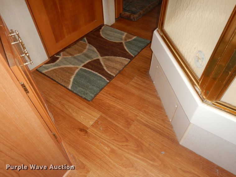 image for item DN1514 2000 Freightliner Fleetwood Discovery  RV