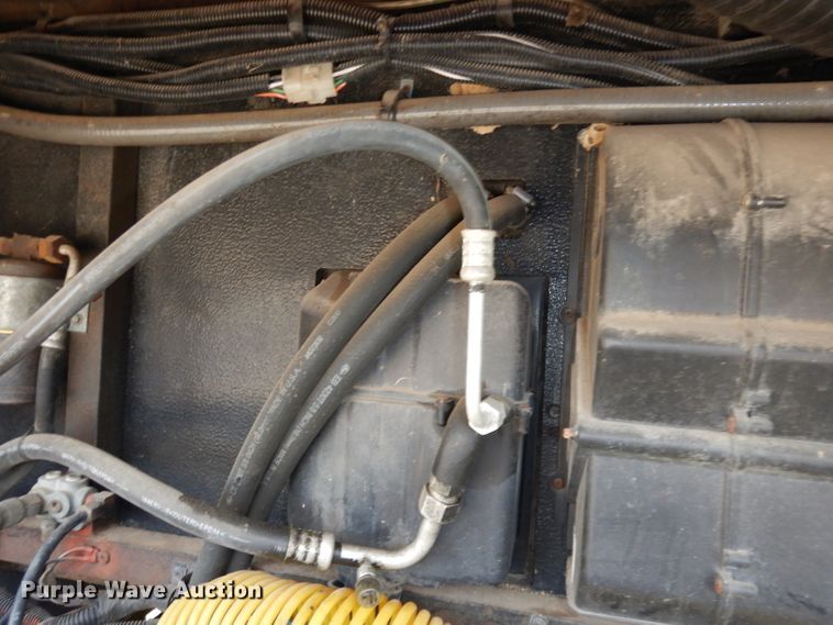 image for item DN1514 2000 Freightliner Fleetwood Discovery  RV