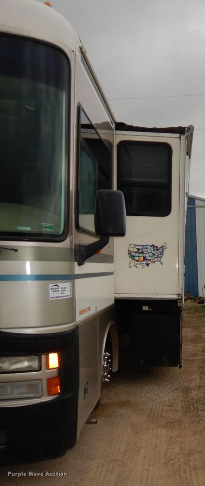 image for item DN1514 2000 Freightliner Fleetwood Discovery  RV