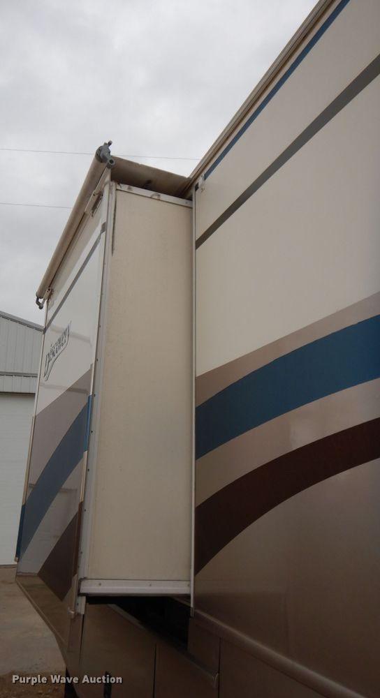 image for item DN1514 2000 Freightliner Fleetwood Discovery  RV