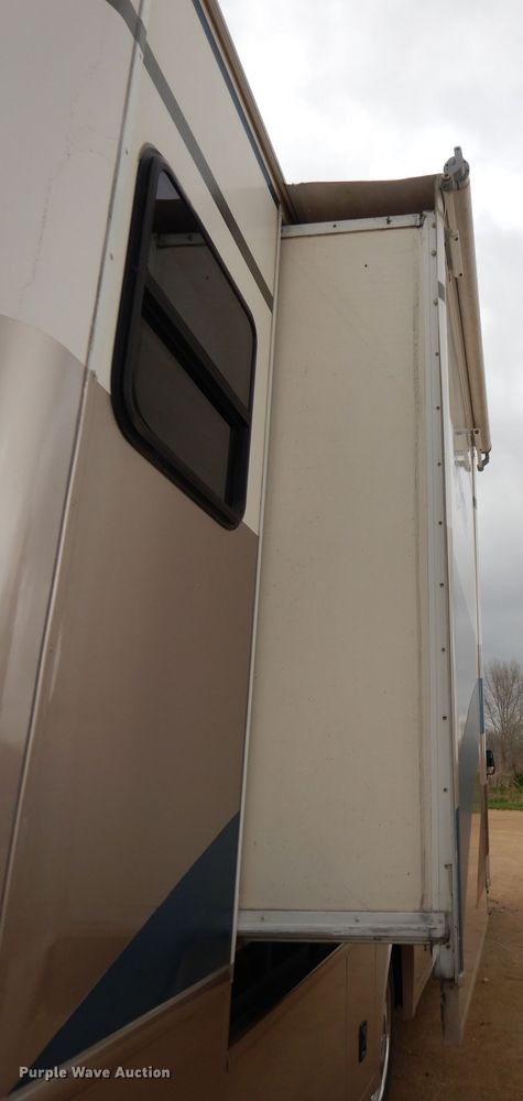 image for item DN1514 2000 Freightliner Fleetwood Discovery  RV