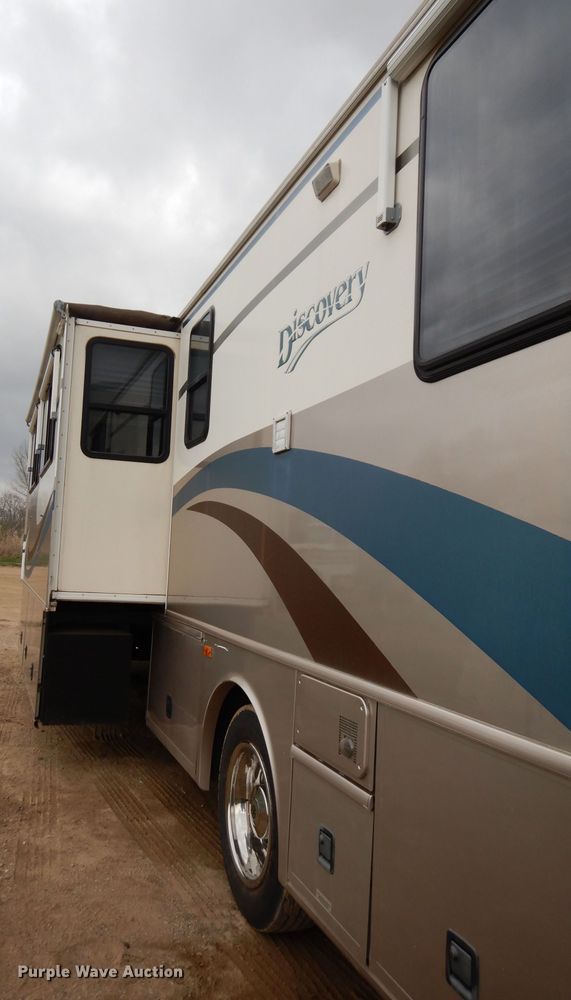 image for item DN1514 2000 Freightliner Fleetwood Discovery  RV