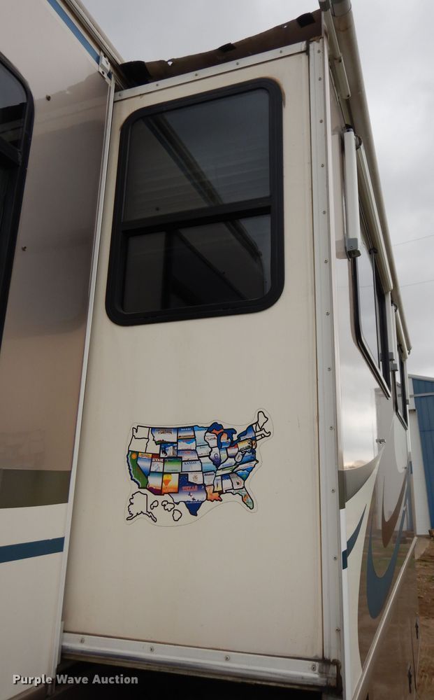 image for item DN1514 2000 Freightliner Fleetwood Discovery  RV