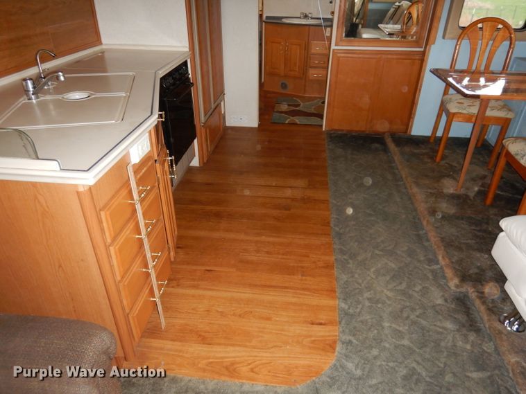 image for item DN1514 2000 Freightliner Fleetwood Discovery  RV