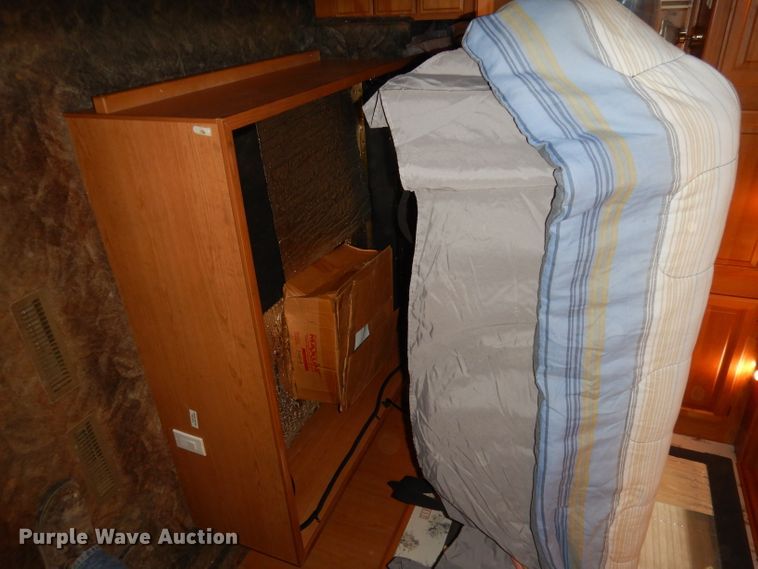 image for item DN1514 2000 Freightliner Fleetwood Discovery  RV