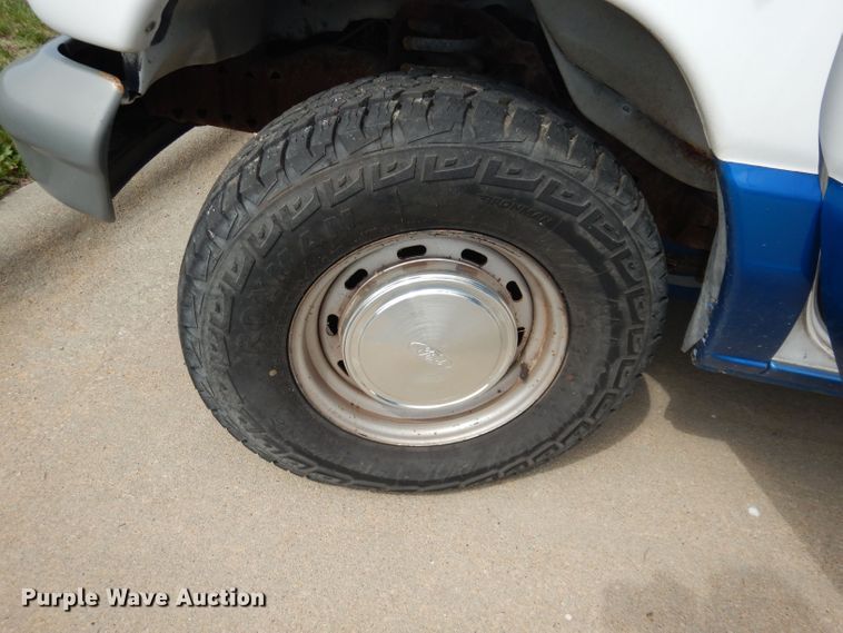 image for item DN1543 1996 Ford Club Wagon  van