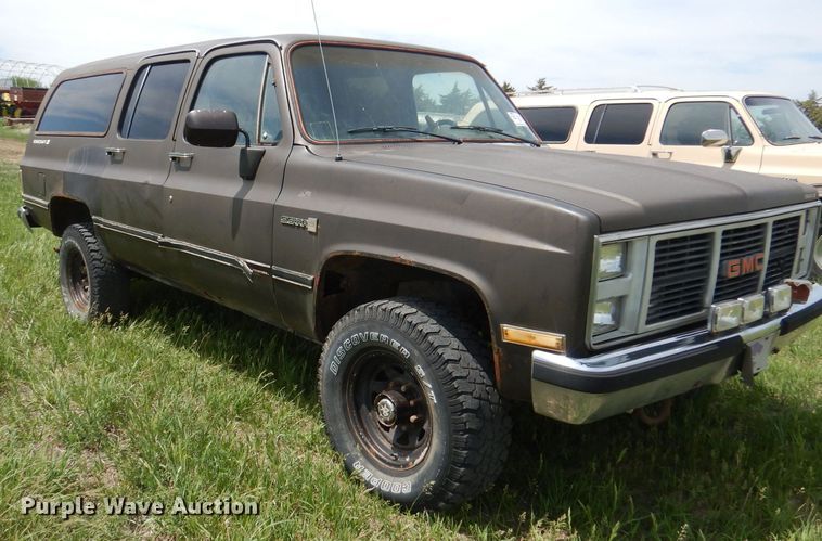 image for item DN1551 1986 GMC Suburban 2500  SUV
